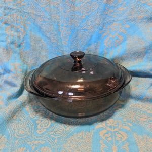 Amber Pyrex glass bowl with lid